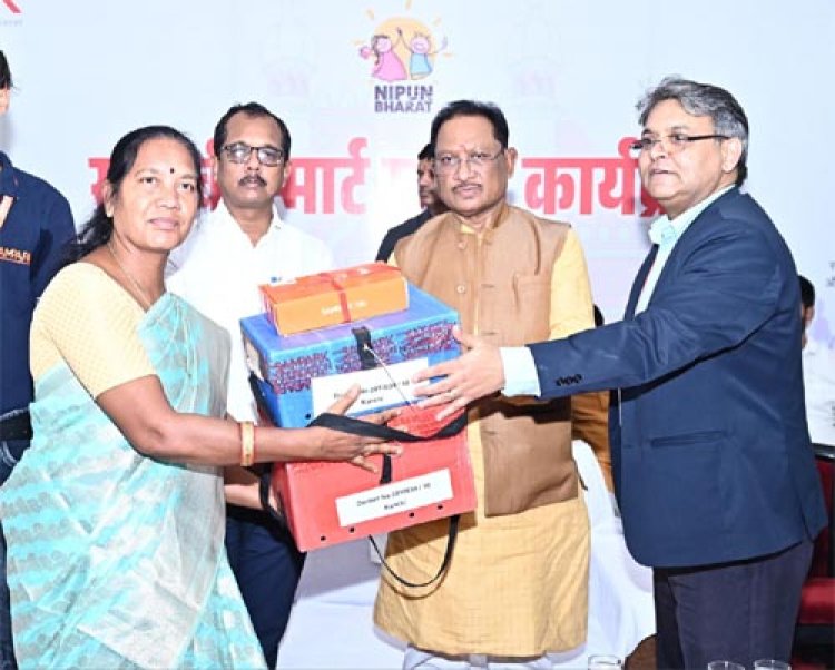 मुख्यमंत्री विष्णु देव साय ने सम्पर्क स्मार्ट स्कूल और स्मार्ट ब्लॉक कार्यक्रम का किया शुभारंभ