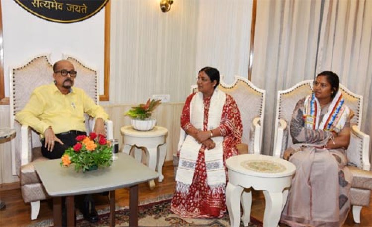 राज्यपाल डेका से केंद्रीय महिला एवं बाल विकास राज्य मंत्री श्रीमती ठाकुर ने की सौजन्य भेंट