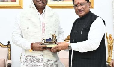 मुख्यमंत्री विष्णु देव साय से केंद्रीय जनजातीय कार्य राज्य मंत्री दुर्गा दास उइके ने की सौजन्य मुलाकात