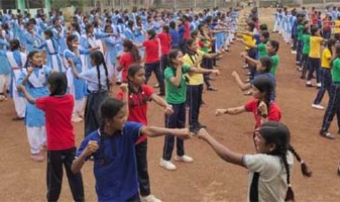 बालिकाओं को आत्मरक्षा और सिलाई का प्रशिक्षण