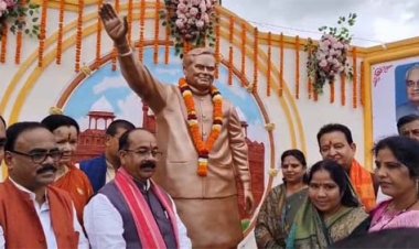 उपमुख्यमंत्री अरुण साव ने किया अटल जी की आदमकद प्रतिमा का अनावरण, व्यक्तित्व को बताया युगद्रष्टा