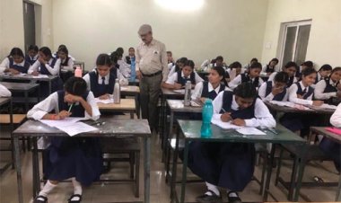 रायपुर में वीकली टेस्ट और मोबाइल ऐप के ज़रिए छात्रों का मूल्यांकन शुरू