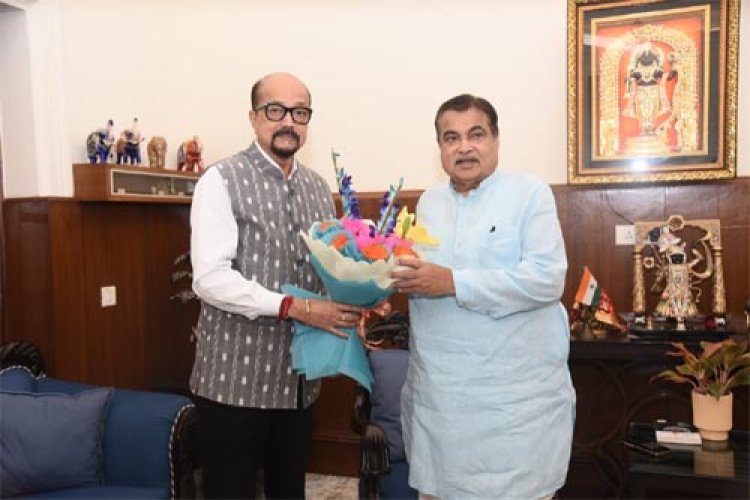 राज्यपाल डेका ने केन्द्रीय सड़क परिवहन एवं राजमार्ग मंत्री गड़करी से की सौजन्य भेंट