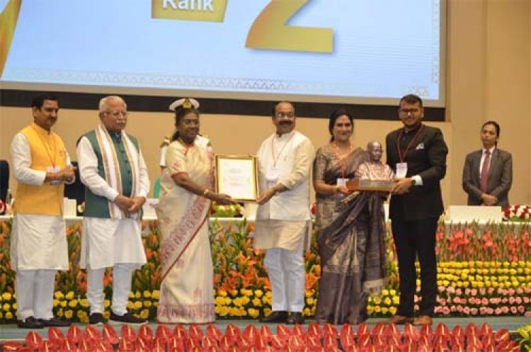 छत्तीसगढ़ ने राष्ट्रीय मंच पर बिखेरी स्वच्छता की चमक, 20 हजार से कम आबादी वाले शहरों में बिल्हा देश का सबसे स्वच्छ शहर