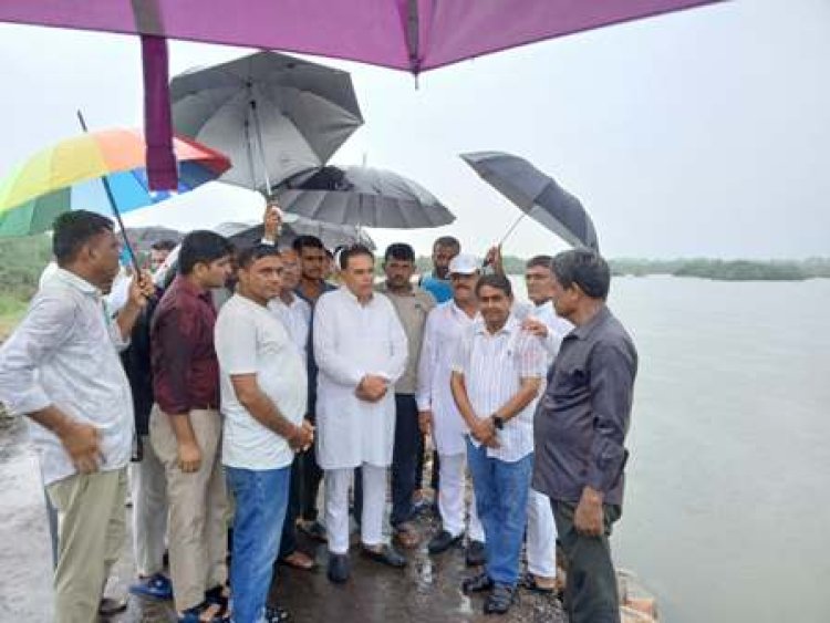 संसदीय कार्य मंत्री ने जोधपुर में दुन्दाड़ा ग्राम पंचायत एवं सामुदायिक स्वास्थ्य केन्द्र का किया निरीक्षण