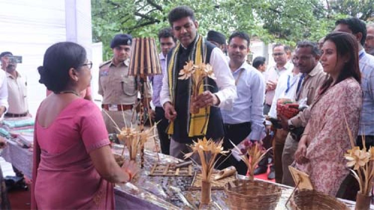 केंद्रीय राज्य मंत्री डॉ. चंद्रशेखर ने मोहला-मानपुर-अंबागढ़ का किया दौरा