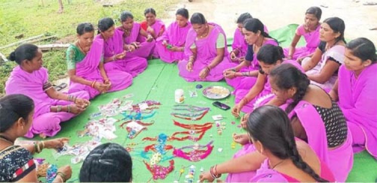 राखी के धागों से बुनी आत्मनिर्भरता की डोर
