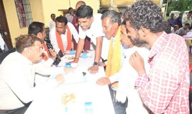 शिविर में राजस्व प्रकरणों का मौके पर समाधान