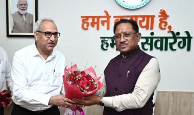 CM साय से भिलाई स्टील प्लांट के नवनियुक्त निदेशक चित्त रंजन महापात्र ने की सौजन्य मुलाकात