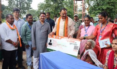 स्वास्थ्य मंत्री श्याम बिहारी जायसवाल ने बीजापुर के भैरमगढ़ स्वास्थ्य केंद्र का किया निरीक्षण