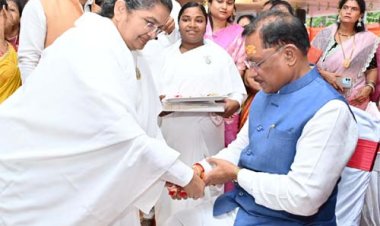 रक्षाबंधन के पावन पर्व पर मुख्यमंत्री विष्णु देव साय को ब्रह्मकुमारी बहनों ने बाँधी राखी