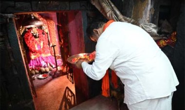 उपमुख्यमंत्री विजय शर्मा ने माँ दंतेश्वरी की पूजा-अर्चना कर प्रदेशवासियों की खुशहाली की कामना की