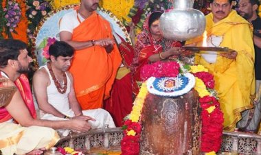 भगवान श्रीमहाकाल के मुख्यमंत्री डॉ. यादव ने सपत्नीक दर्शन कर पूजन अर्चन किया