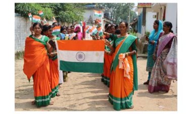हर घर तिरंगा अभियान में गूंजा देशभक्ति का संदेश - बिहान दीदियों ने निकाली तिरंगा रैली