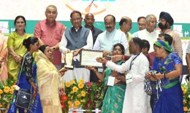 स्वच्छता में छत्तीसगढ़ को राष्ट्रीय स्तर पर प्रतिष्ठित करने में स्वच्छता दीदियों का अमूल्य योगदान : मुख्यमंत्री विष्णुदेव साय