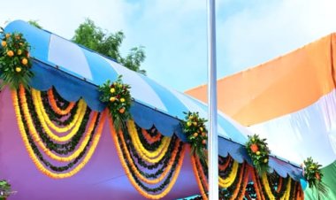 मुख्यमंत्री साय ने पुलिस परेड ग्राउंड पर किया ध्वजारोहण, परेड की ली सलामी