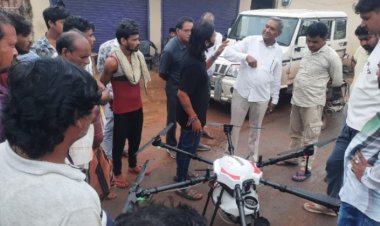 ड्रोन तकनीक से किया जा रहा है, नैनो यूरिया का छिड़काव