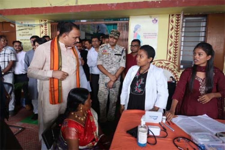 स्वास्थ्य मंत्री जायसवाल ने बोदली उप स्वास्थ्य केन्द्र का किया निरीक्षण
