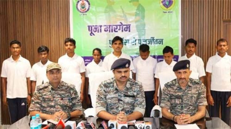 छत्तीसगढ़ में नक्सल उन्मूलन की दिशा में बड़ी सफलता: बीजापुर में ₹24 लाख के इनामी सहित 9 माओवादियों ने किया आत्मसमर्पण