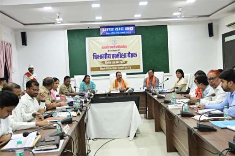 प्रभारी मंत्री श्याम बिहारी जायसवाल की अध्यक्षता में आयोजित डीएमएफ के शासी परिषद की बैठक में वार्षिक कार्य योजना का अनुमोदन