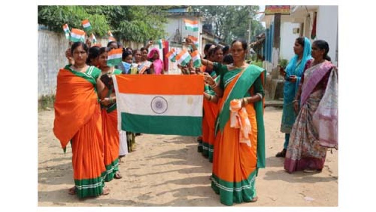 हर घर तिरंगा अभियान में गूंजा देशभक्ति का संदेश - बिहान दीदियों ने निकाली तिरंगा रैली