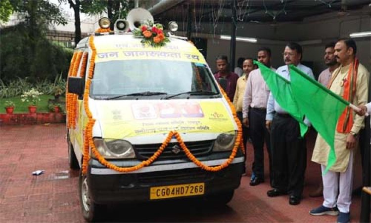 स्वास्थ्य मंत्री श्याम बिहारी जायसवाल ने  एड्स जागरूकता वाहन को हरी झंडी दिखाकर किया रवाना