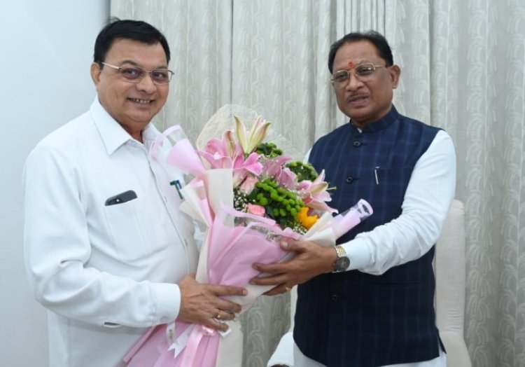 मुख्यमंत्री साय से वाणिज्य एवं उद्योग मंत्री लखनलाल देवांगन ने की सौजन्य मुलाकात