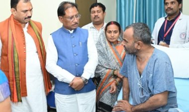 मुख्यमंत्री साय ने एम्स रायपुर में भर्ती विशंभर यादव का जाना कुशलक्षेम : इलाज के लिए 5-5 लाख की आर्थिक सहायता