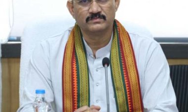 स्वास्थ्य मंत्री की अध्यक्षता में सभी चिकित्सा महाविद्यालयों के डीन एवं मेडिकल सुपरिटेंडेंट की समीक्षा बैठक