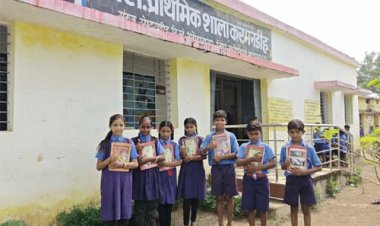 युक्तियुक्तकरण से अब प्राथमिक शाला करमनडीह  में चार शिक्षक,शिक्षा व्यवस्था हुई दुरुस्त,बच्चे व पालक खुश