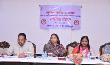महिला एवं बाल विकास मंत्री लक्ष्मी राजवाड़े ने अंबिकापुर में की विभागीय समीक्षा बैठक