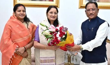 मुख्यमंत्री विष्णु देव साय से केंद्रीय महिला एवं बाल विकास मंत्री श्रीमती अन्नपूर्णा देवी ने की सौजन्य भेंट