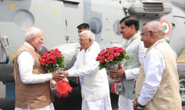 प्रधानमंत्री मोदी का भैंसोला हेलीपैड पर आत्मीय स्वागत