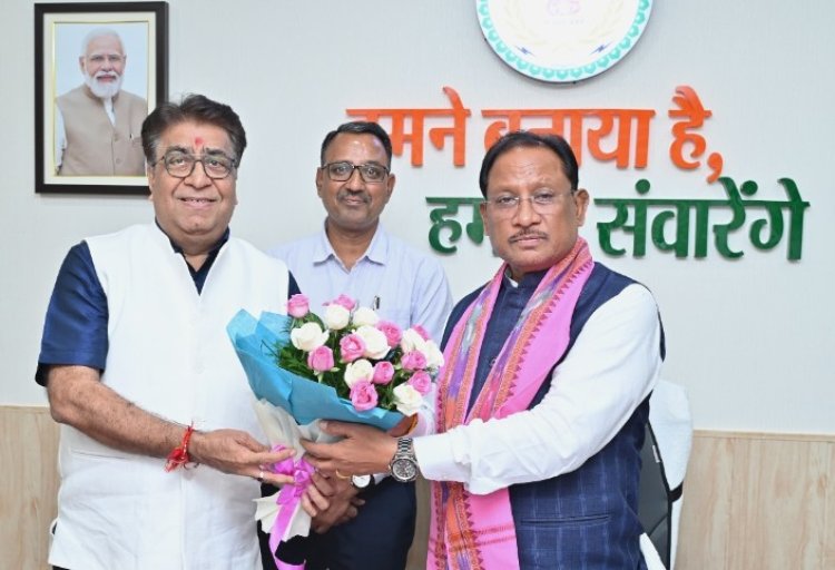 मुख्यमंत्री से ट्रिपल आई टी नया रायपुर के निदेशक प्रोफेसर ओमप्रकाश व्यास ने की सौजन्य मुलाकात