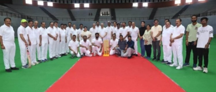 रजत जयंती के अवसर पर छत्तीसगढ़ उच्च न्यायालय के न्यायाधीशगण व बार एसोसिएशन सदस्यगण के मध्य मैत्री क्रिकेट मैच का आयोजन किया गया