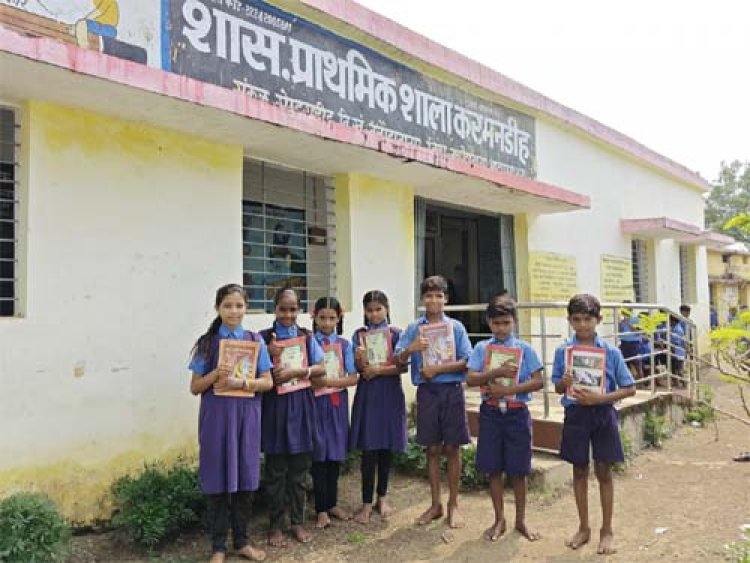 युक्तियुक्तकरण से अब प्राथमिक शाला करमनडीह  में चार शिक्षक,शिक्षा व्यवस्था हुई दुरुस्त,बच्चे व पालक खुश