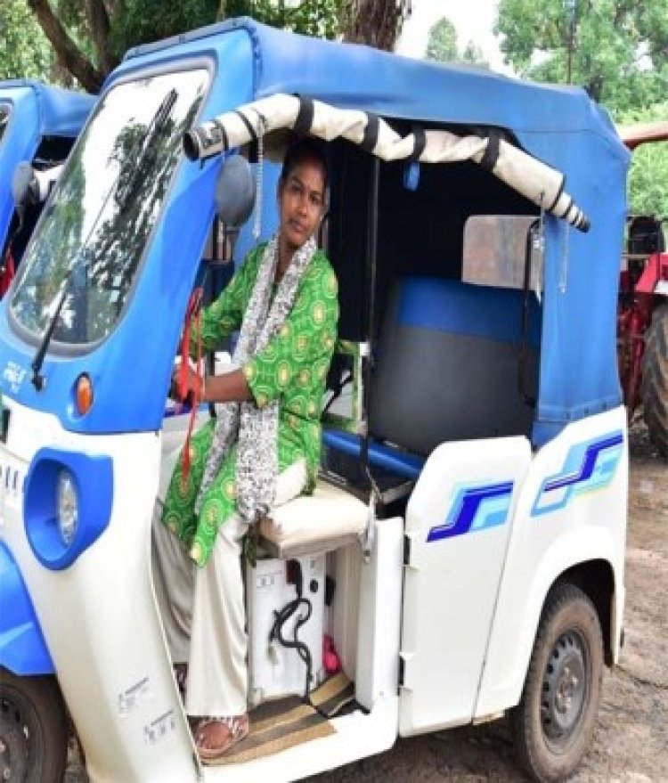 दीदी ई रिक्शा योजना से आदिलक्ष्मी को मिली नई राह