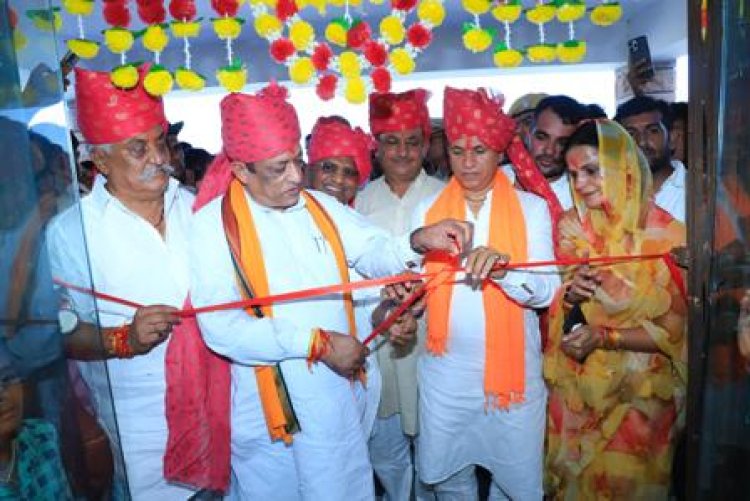 पशुपालन, डेयरी एवं देवस्थान मंत्री ने बाड़मेर के शिवाजी नगर में किया ग्रामीण सेवा शिविर का निरीक्षण