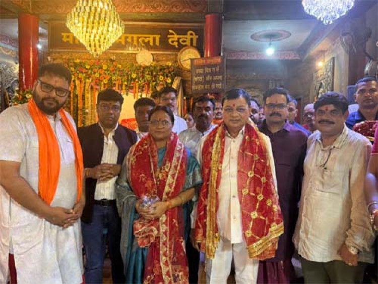 उद्योग मंत्री लखन लाल देवांगन ने सर्वमंगला मंदिर में की पूजा अर्चना, जिले और प्रदेशवासियों के खुशहाली और समृद्धि की कामना की