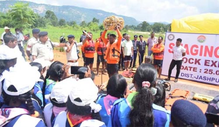 मयाली नेचर कैंप एवं ईब नदी पर बाढ़ आपदा से बचाव एवं राहत कार्यों के मॉक ड्रिल का हुआ आयोजन