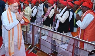 मुरिया दरबार में शामिल हुए केंद्रीय गृह मंत्री अमित शाह, मांझी-चालकी से किया सीधा संवाद