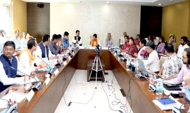 मंत्री विजयवर्गीय ने की नगरीय विकास योजनाओं की समीक्षा