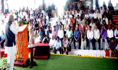 जहां भी उपयुक्त जगह मिले पेड़ जरूर लगाए जाएं : राज्यपाल पटेल