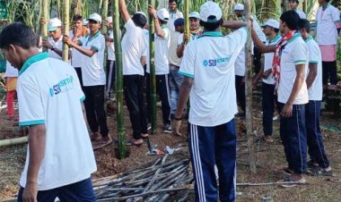 आत्मसमर्पित माओवादियों ने थामी तरक्की की डोर : बीजापुर के 32 पूर्व माओवादियों ने सीखा कुक्कुटपालन और बकरीपालन का गुर