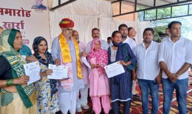 स्वायत्त शासन मंत्री ने वितरित किये 250 पट्टे विभिन्न स्वीकृति पत्र