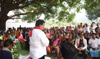 उप मुख्यमंत्री विजय शर्मा ने सुदूर संवेदनशील ग्राम कच्चापाल में ग्रामीणों के साथ किया संवाद