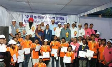 राज्यस्तरीय पैरा दिव्यांग तैराकी प्रतियोगिता में जशपुर खिलाड़ियों ने शानदार प्रदर्शन कर तीन गोल्ड और दो सिल्वर मैडल किए हासिल