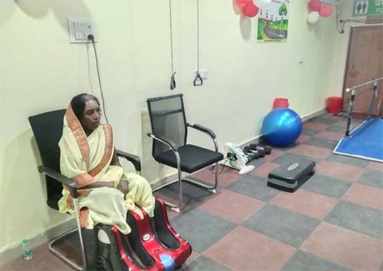 स्वास्थ्य देखभाल केन्द्र में बुजुर्गों को मिलने लगी राहत, फिजियोथेरेपी और पंचकर्म कराने पहुंच रहे हैं मरीज
