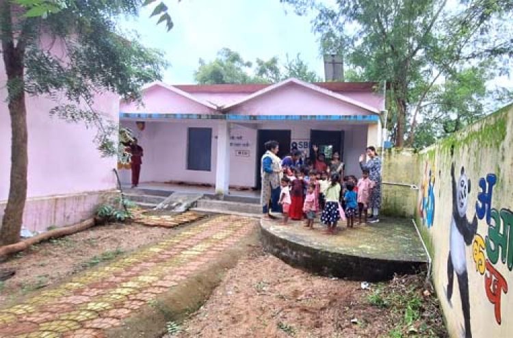 आंगनबाड़ी केंद्रों की बदली तस्वीर खेलते-खिलखिलाते नन्हे कदमों से संवर रहा भविष्य