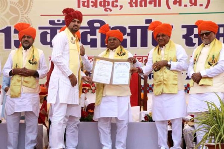 समृद्धि के शिखर पर माता-पिता, समाज और देश को कभी नहीं भूलें : राज्यपाल पटेल